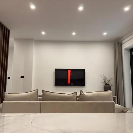 Modern Meets Comfort 2 Bedroom In Bllok