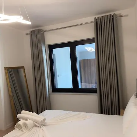 Modern Meets Comfort 2 Bedroom In Bllok Apartment *
