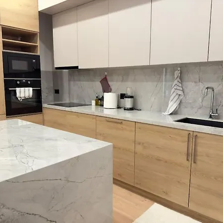 Modern Meets Comfort 2 Bedroom In Bllok