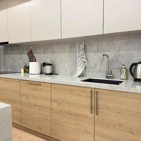Modern Meets Comfort 2 Bedroom In Bllok Apartment